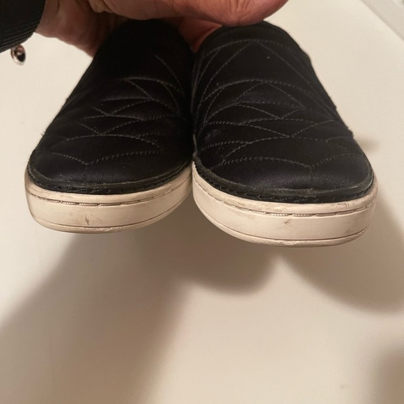 Uggs quilt design shoes 40% silk and 60% cotton. Great conditions. - Picture 13 of 13